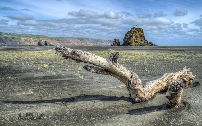 Обои картинки фото природа, маяки, скала, маяк, бревно