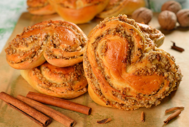 Обои картинки фото еда, хлеб, выпечка, булочки, корица