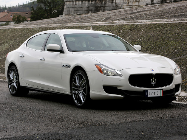Обои картинки фото автомобили, maserati, quattroporte, 2013г, светлый