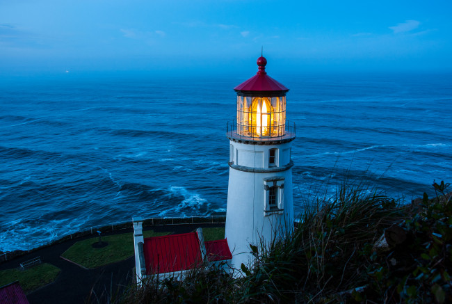 Обои картинки фото природа, маяки, берег, океан, дымка, горизонт, маяк