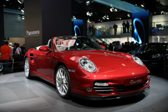 Картинка автомобили выставки+и+уличные+фото автосалон