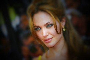 Картинка девушки angelina+jolie лицо взгляд
