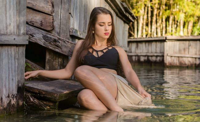 Обои картинки фото девушки, -unsort , брюнетки,  шатенки, взгляд, лицо