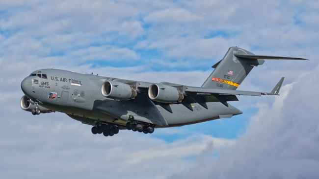 Обои картинки фото boeing c17a globemaster iii, авиация, военно-транспортные самолёты, ввс
