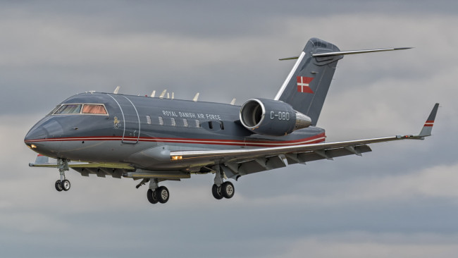 Обои картинки фото bombardier 604, авиация, военно-транспортные самолёты, ввс