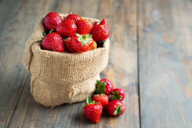 Обои картинки фото еда, клубника,  земляника