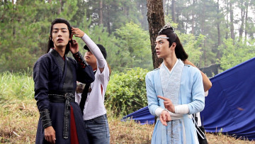 Картинка разное знаменитости ван ибо сяо чжань костюмы съемки