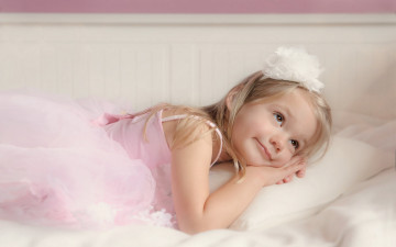 Картинка разное люди девочка подушка