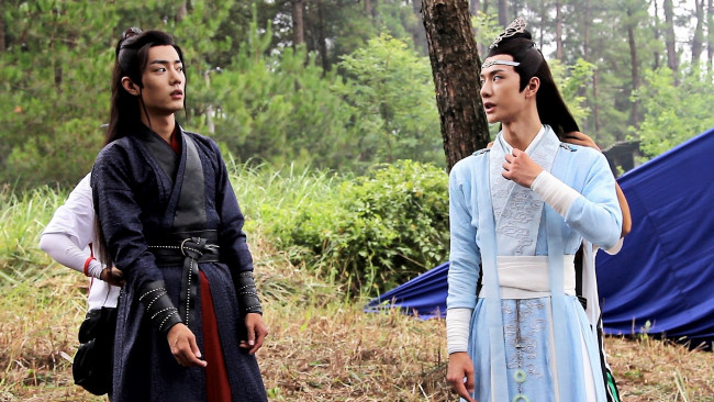 Обои картинки фото разное, знаменитости, ван, ибо, сяо, чжан, съемки, люди, костюмы