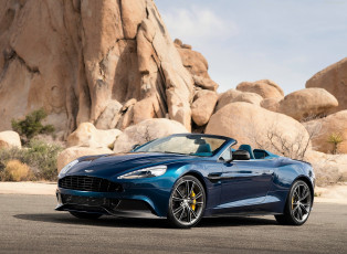 Картинка автомобили aston+martin синий скалы