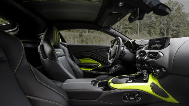 Обои картинки фото aston martin vantage, автомобили, интерьеры, салон, серый, лес