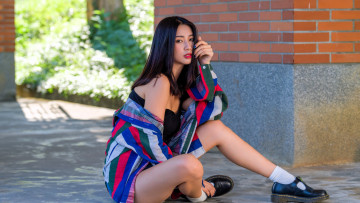 Картинка девушки -+азиатки брюнетка рубашка здание