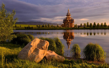 Картинка города -+православные+церкви +монастыри храм озеро деревья камни