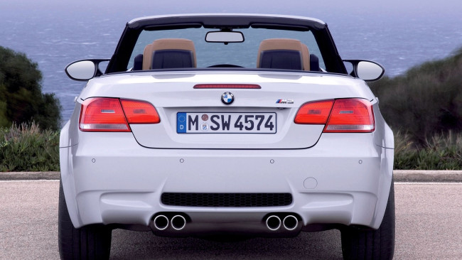 Обои картинки фото bmw m3, автомобили, bmw, белый, парковка, море, склон