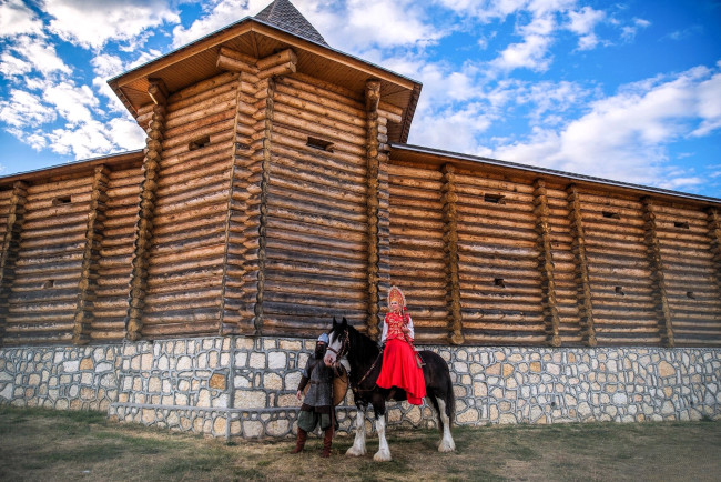 Обои картинки фото девушки, анна шаховская, царевна, богатырь, крепость, образы, косплей, наряды, лошадь