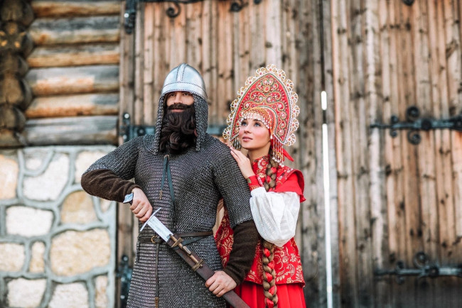 Обои картинки фото девушки, анна шаховская, царевна, богатырь, крепость, образы, косплей, наряды