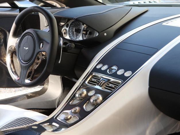 Обои картинки фото aston, martin, автомобили, спидометры, торпедо