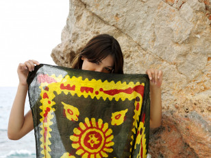 Картинка -Unsort+Брюнетки+Шатенки sofi девушки unsort брюнетки шатенки голая скалы платок волосы красотка ножки поза секси грудь животик бедра талия попка