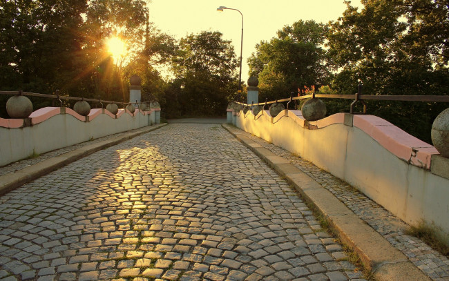 Обои картинки фото города, мосты, солнце, брустчатка, мост