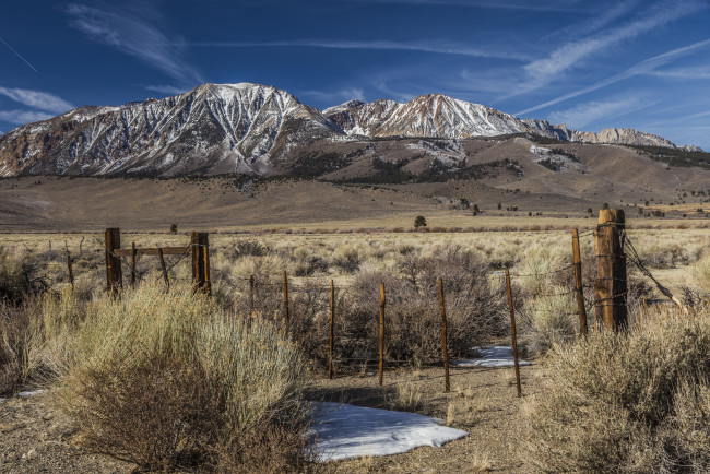 Обои картинки фото природа, горы, равнина, кустарник, ограда