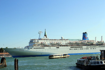 Картинка корабли лайнеры огромный