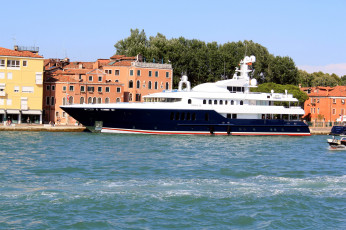 Картинка корабли Яхты вода здания