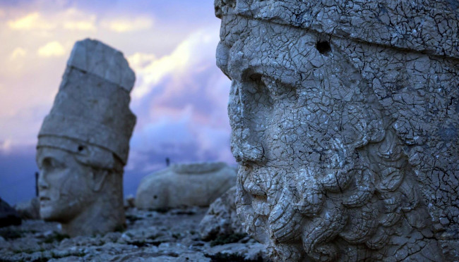Обои картинки фото гора немрут-даг в турции, города, - исторические,  архитектурные памятники, головы, скульптуры, турция