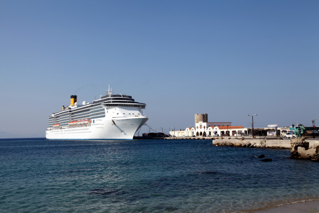 Обои картинки фото корабли, лайнеры, причал, море