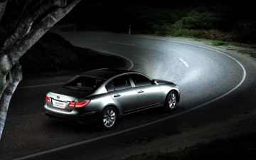 Картинка автомобили hyundai серебристый genesis поворот ночь дорога шоссе