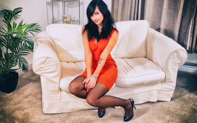 Обои картинки фото девушки, -unsort , брюнетки,  шатенки, фон, взгляд, девушка, adele jade