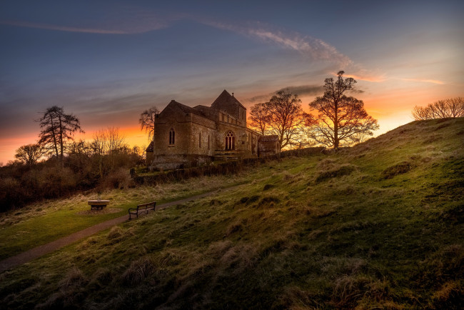 Обои картинки фото разное, развалины,  руины,  металлолом, закат, дом, скамья