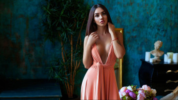 Картинка девушки -unsort+ брюнетки темноволосые синий фон губы платье