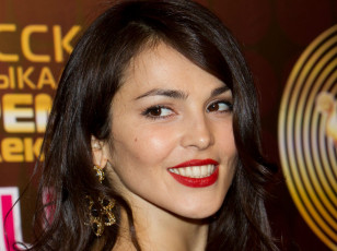 Картинка музыка сати+казанова певица шатенка лицо улыбка