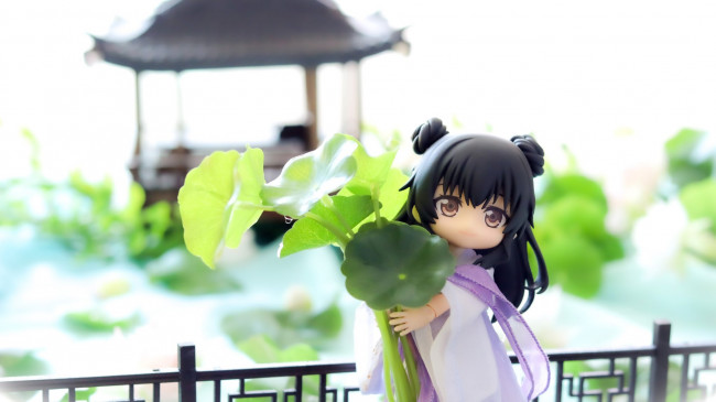 Обои картинки фото разное, игрушки, цзянь, янли, кукла, листья