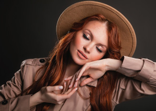 Картинка девушки -+лица +портреты рыжие волосы шляпа плащ закрытые глаза наталья ветошкина