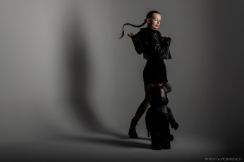 Картинка бестия девушки -+брюнетки +шатенки девушка женщина брюнетка темноволосая сексуальная модель звезда позирует разная обувь верхняя стильная одежда нижнее эротическое бельё трусы лифчик колготки чулки аксессуары макияж и множество элементов на фотографии