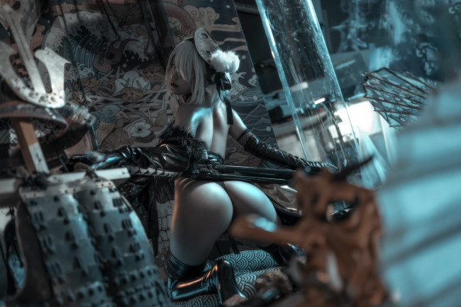 Обои картинки фото девушки, yi xiao xiang qin, образ, костюм, оружие, хлам