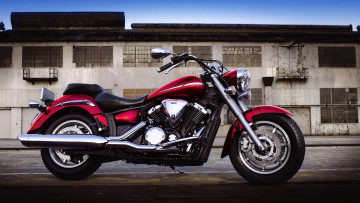 обоя yamaha xvs 1300 a midnight star 2009, мотоциклы, yamaha, мотоцикл, байк, красный, здание