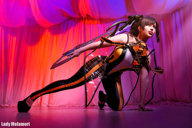 Обои картинки фото девушки, мария давыдова , lady melamory, образ, косплей, наряд, крылья, шторы