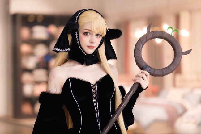 Обои картинки фото девушки, tenletters, образ, косплей, наряд, платье, посох