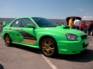 Картинка автомобили выставки уличные фото