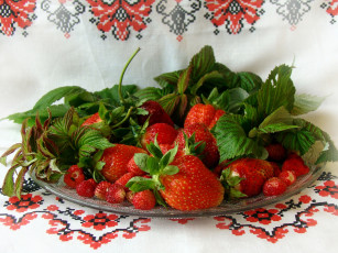 Картинка izumrudinka2009 прямо грядки еда клубника земляника