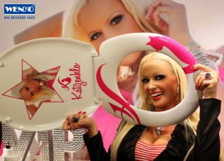 Картинка Daniela+Katzenberger девушки унитаз