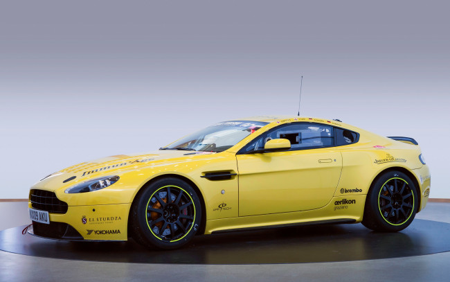 Обои картинки фото 2013, aston, martin, v12, vantage, n24, автомобили