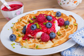 Картинка еда пирожные +кексы +печенье завтрак вафли малина черника орехи джем breakfast waffles raspberries blueberries nuts jam