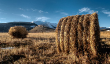 Картинка природа поля горы поле снопы