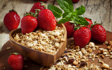 Картинка еда мюсли +хлопья strawberry fresh berries sweet red клубника ягоды спелая красная хлопья