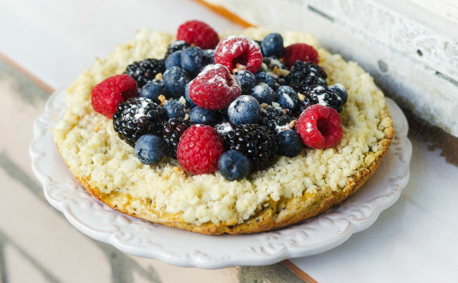 Обои картинки фото еда, пироги, пирог, тарт, ягоды, малина, черника, ежевика