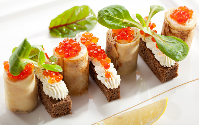 Обои картинки фото еда, блины,  оладьи, хлеб, бутерброд, красная, икра, масло, закуска