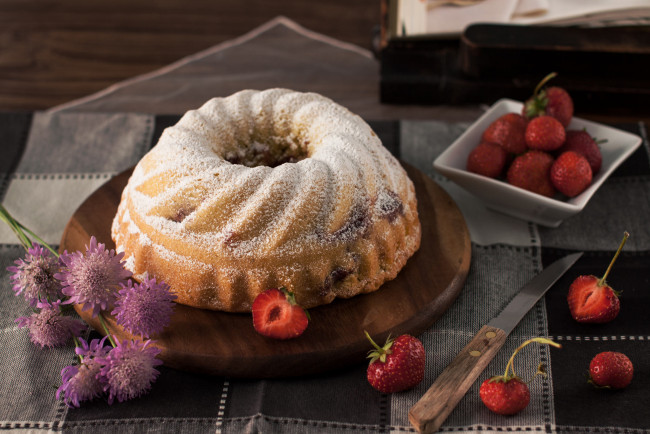 Обои картинки фото еда, пирожные,  кексы,  печенье, ягоды, кекс